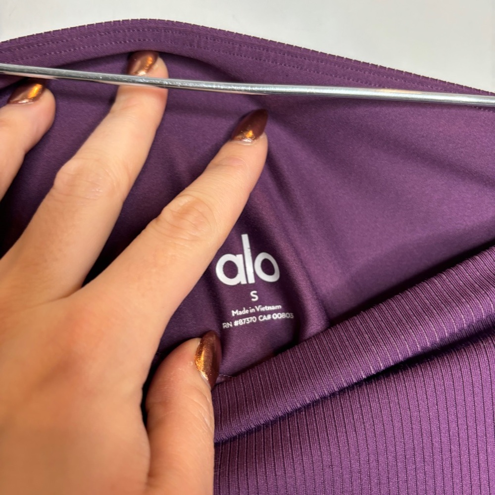 ALO Yoga Purple Leggings - Picture 6 of 13